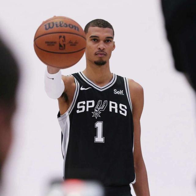 竞技宝电竞社区-文班亚马圣城初亮相 撤步三分+炮弹传球引惊呼