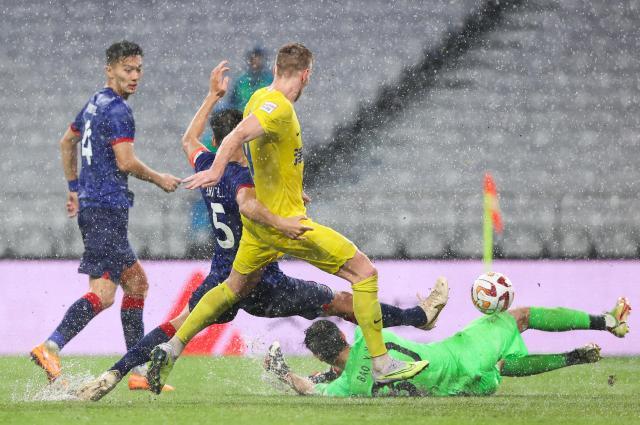 伊布附体贝里奇爆发 最佳土帅对决于根伟笑到最后