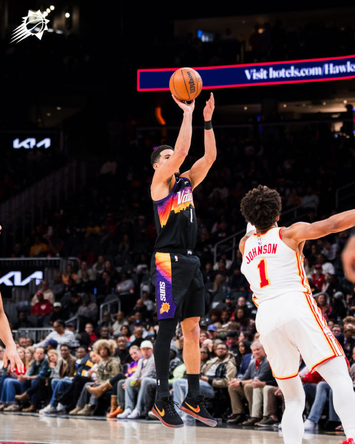 竞技宝热门联赛-太阳不敌老鹰，3连胜被终结！布克31分伤退，格林刚复出再次受伤|三分球|德雷蒙德·格林|菲尼克斯太阳队|洛杉矶湖人队|明尼苏达森林狼队_新浪体育_新浪新闻