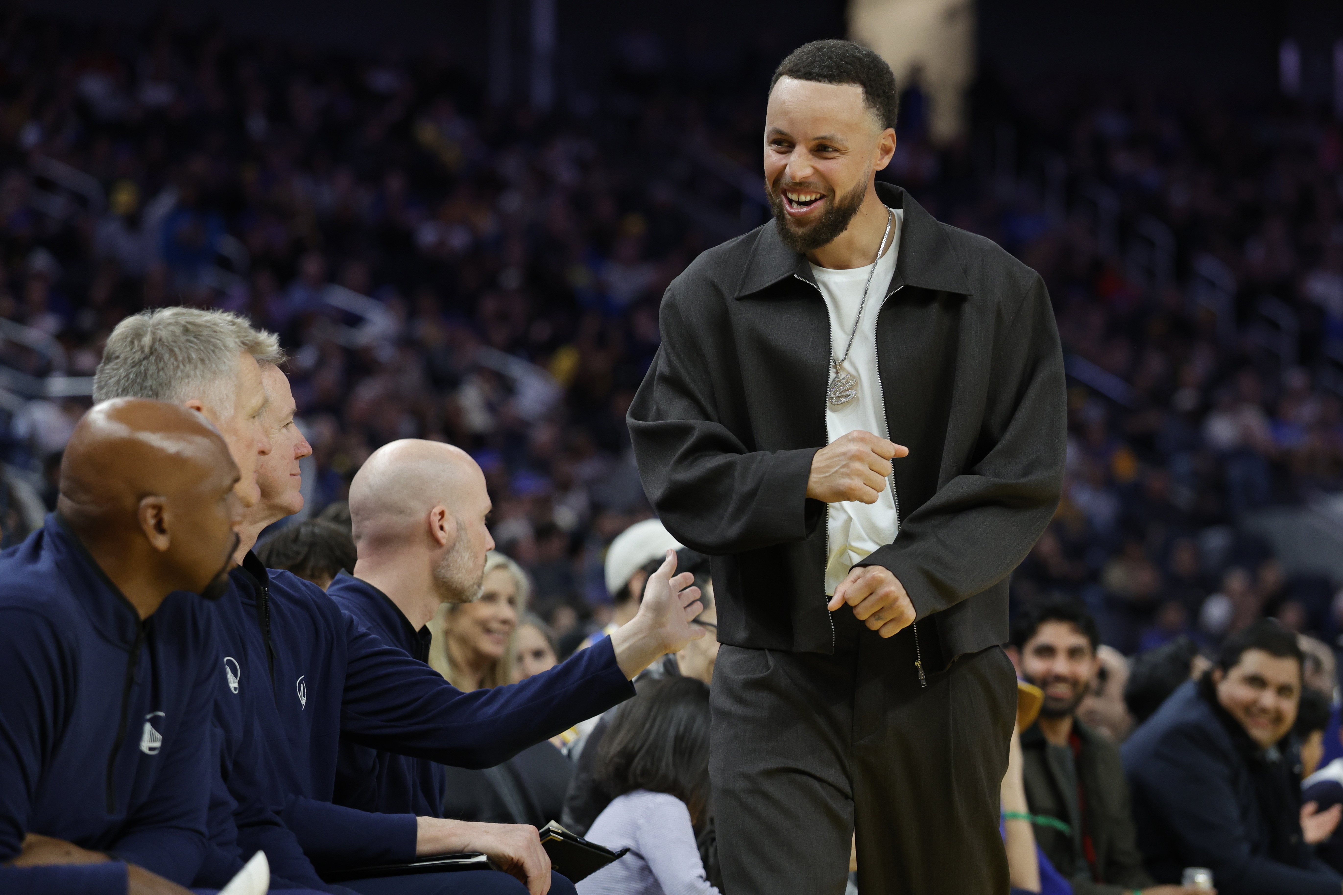 科尔：我不完全确定库里周一是否复出 但不排除这种可能性